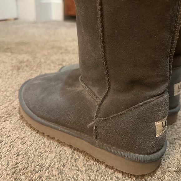 UGG Charcoal Sheepskin Boots - Picture 5 of 6